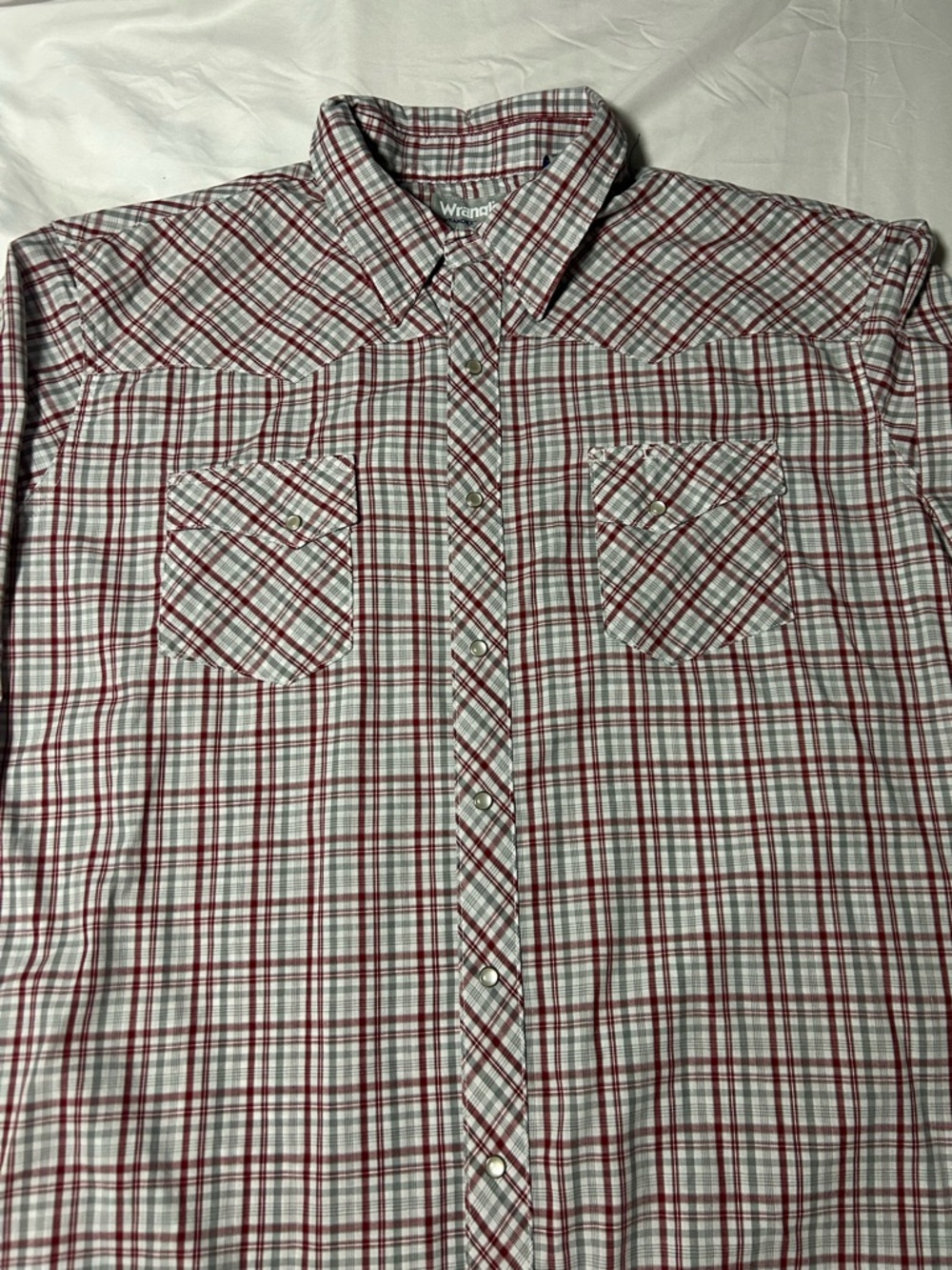 Wrangler White and Red Plaid Western Button-Up Shirt